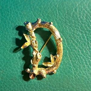 1970 Vintage Sarah Coventry Gold Tone Letter “D” Branches Leaves Brooch